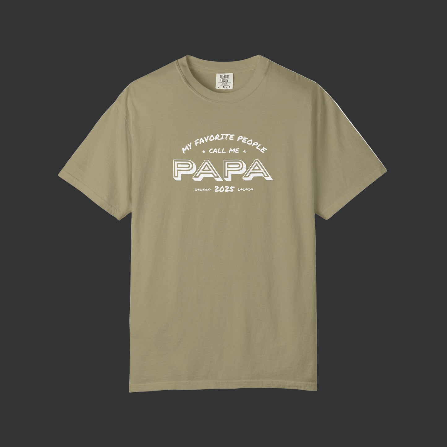 Beige t-shirt with 'My Favorite People Call Me Papa 2023' text on a white background