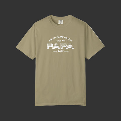 Beige t-shirt with 'My Favorite People Call Me Papa 2023' text on a white background